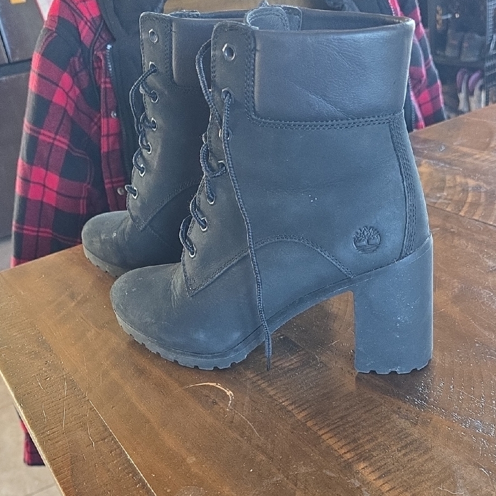Timberland Women's Dark Lace-Up Boots